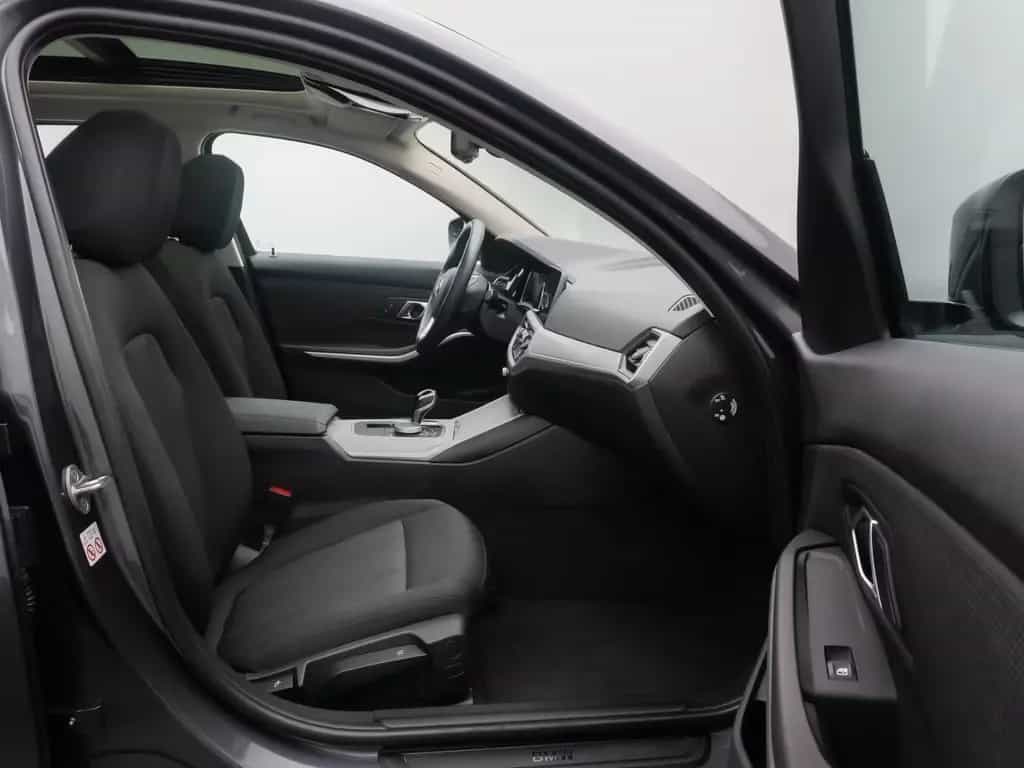 BMW 330 i xD Alarm AHK DAB Panorama Individual Sport 03/2022-photo-25