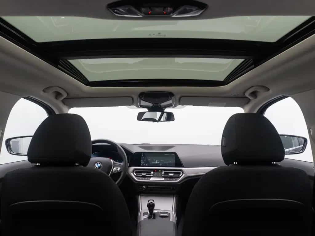 BMW 330 i xD Alarm AHK DAB Panorama Individual Sport 03/2022-photo-31