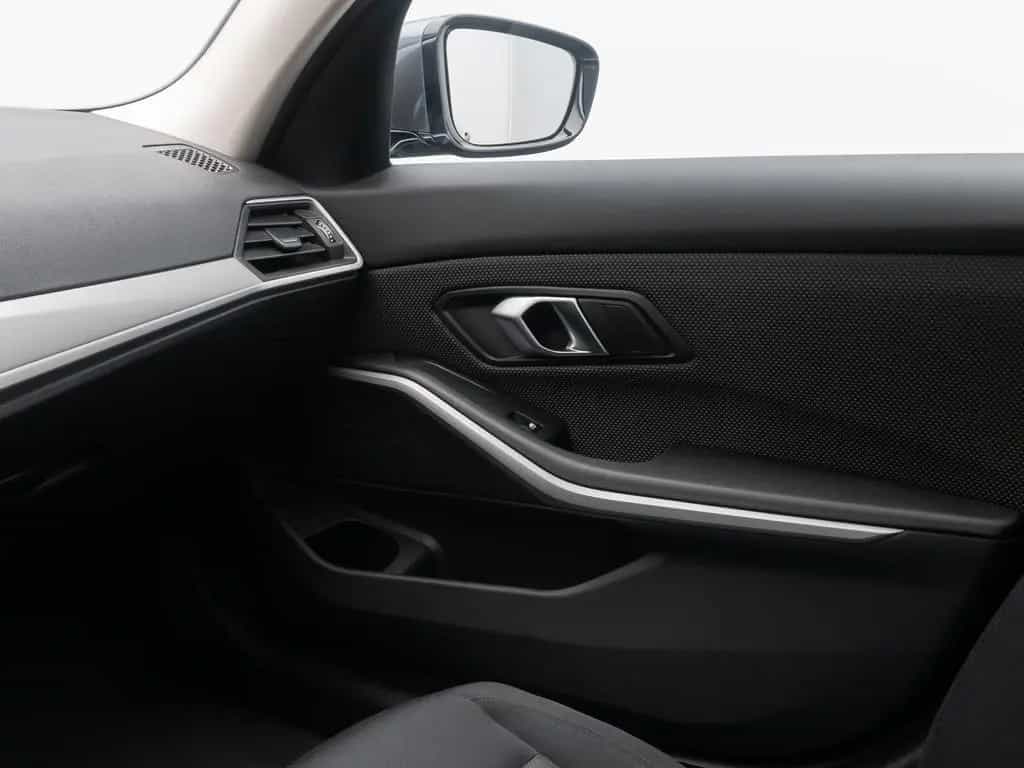BMW 330 i xD Alarm AHK DAB Panorama Individual Sport 03/2022-photo-35