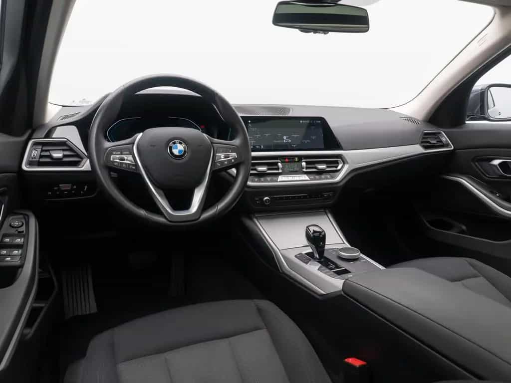 BMW 330 i xD Alarm AHK DAB Panorama Individual Sport 03/2022-photo-40