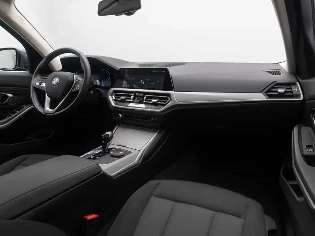 BMW 330 i xD Alarm AHK DAB Panorama Individual Sport 03/2022-photo-42