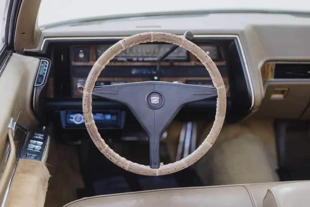 Cadillac Deville in sehr schönem Zustand 06/1969-photo-1