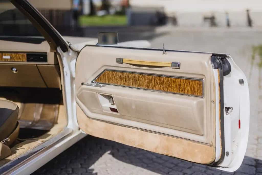 Cadillac Deville in sehr schönem Zustand 06/1969-photo-17