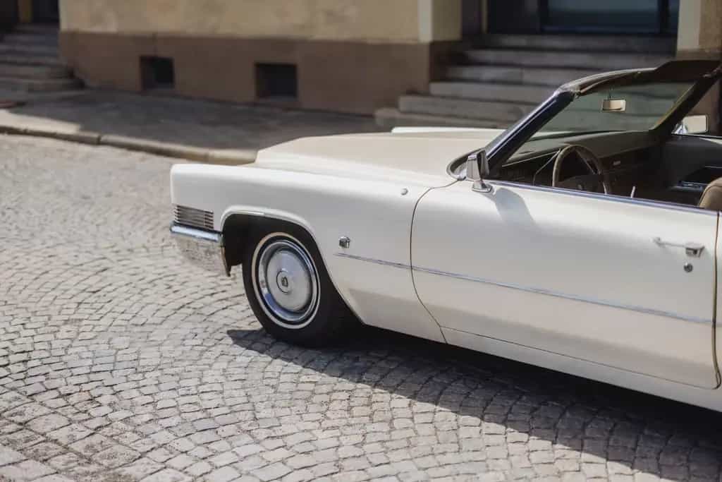 Cadillac Deville in sehr schönem Zustand 06/1969-photo-2