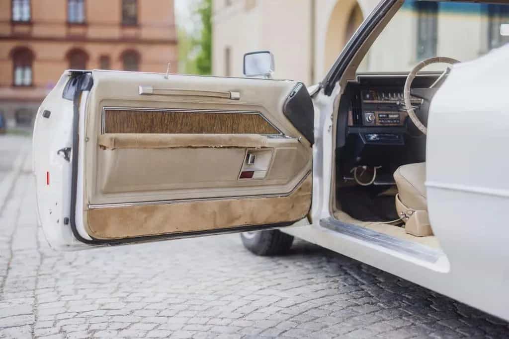 Cadillac Deville in sehr schönem Zustand 06/1969-photo-5