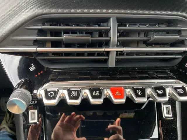 Peugeot 2008 Allure 130 +EPH+Navi+SHZ+Automatik 08/2023-photo-14