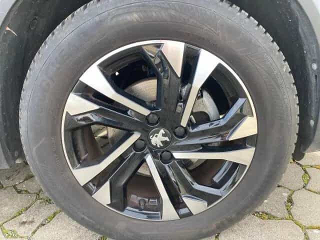 Peugeot 2008 Allure 130 +EPH+Navi+SHZ+Automatik 08/2023-photo-5