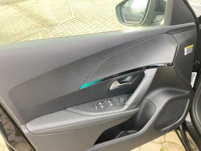 Peugeot 2008 Allure 130 +EPH+Navi+SHZ+Automatik 08/2023-photo-6