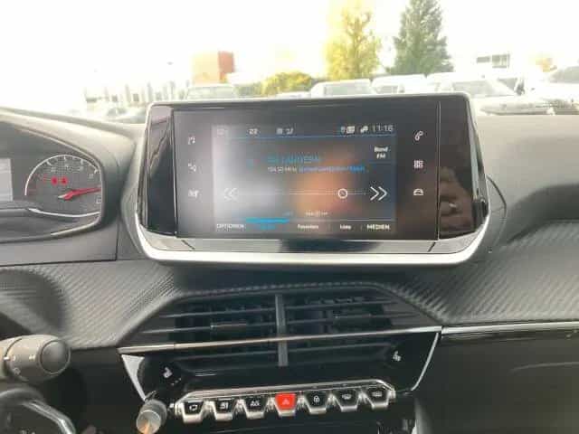 Peugeot 2008 Allure 130 +EPH+Navi+SHZ+Automatik 08/2023-photo-9