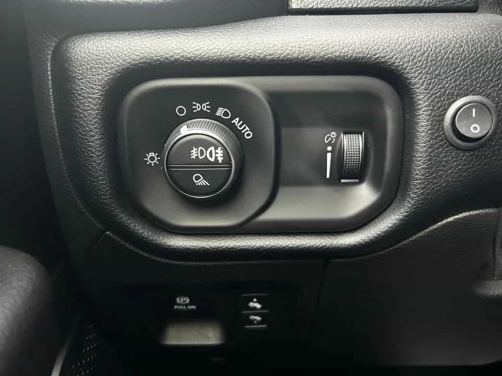 Dodge RAM 1500 5,7L V8 Hemi 4x4 AHK Navi Leder Kamera 02/2022-photo-15