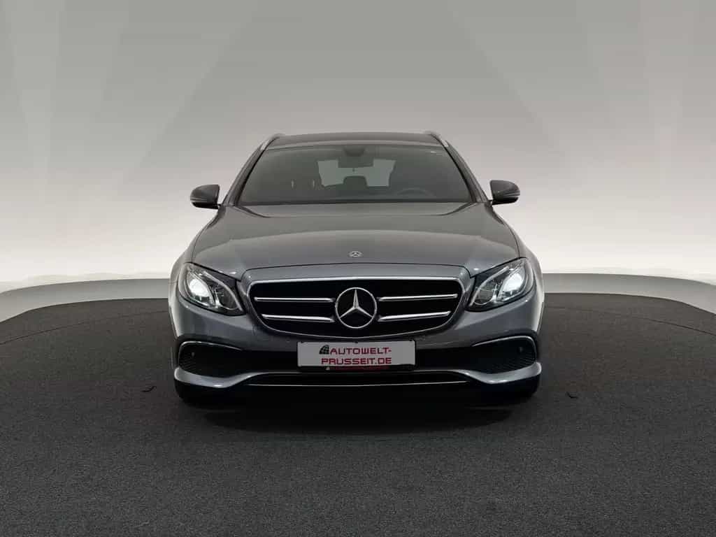 Mercedes-Benz E 300 d T*AVANTGARDE*LED-AHK-R.KAM-SP.STZ-SHZ-APP 07/2020-photo-1
