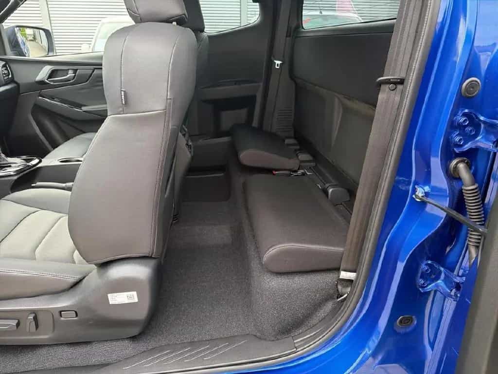 Isuzu D-Max Space Cab 4WD V-CROSS null-photo-12