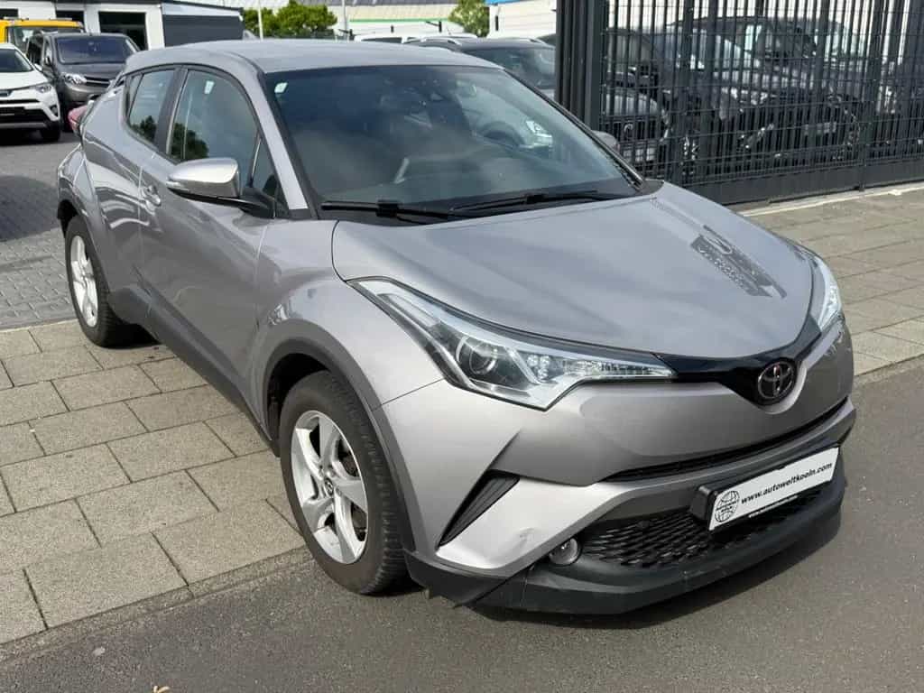 Toyota C-HR Flow 02/2017-photo-2