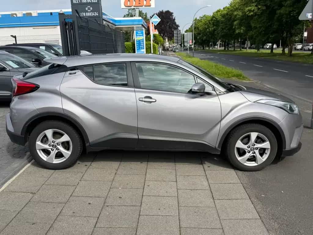 Toyota C-HR Flow 02/2017-photo-3