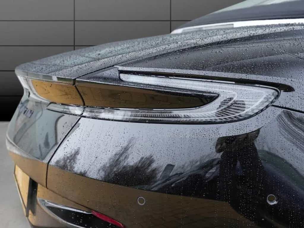 Aston Martin DB12 Volante null-photo-3
