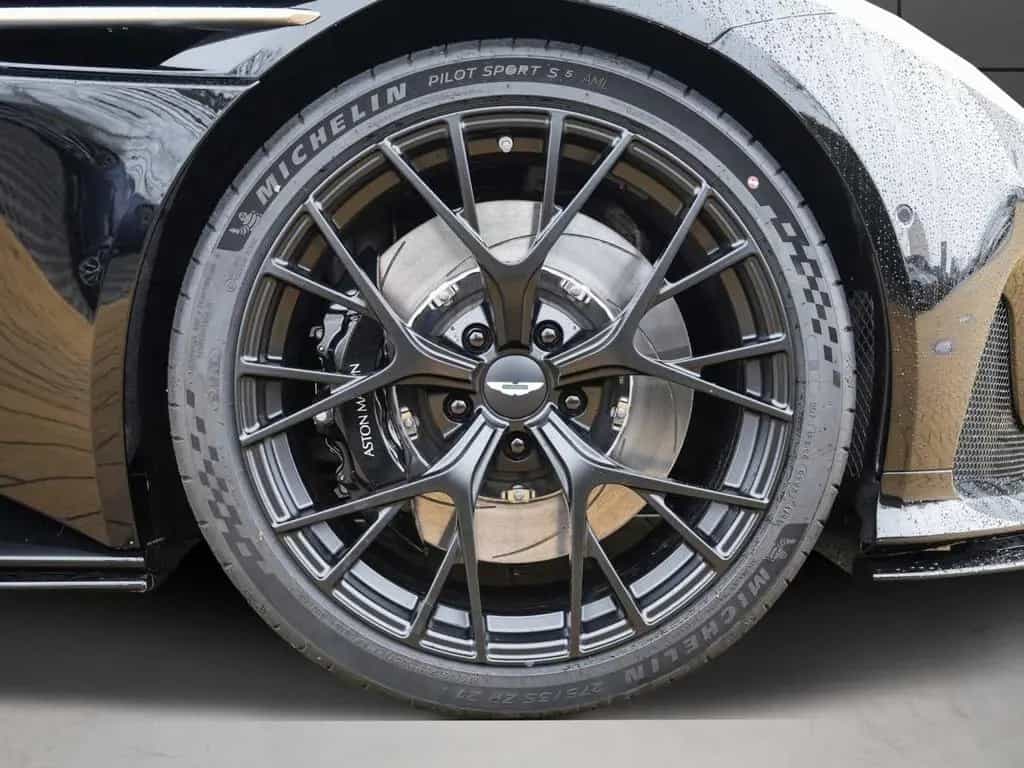 Aston Martin DB12 Volante null-photo-5
