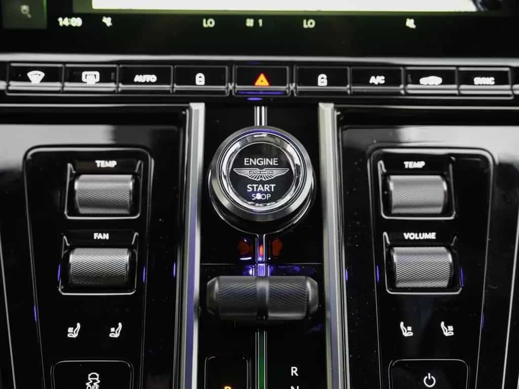 Aston Martin V8 Vantage Roadster null-photo-17