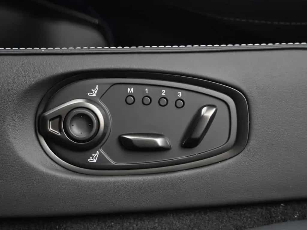 Aston Martin V8 Vantage Roadster null-photo-21