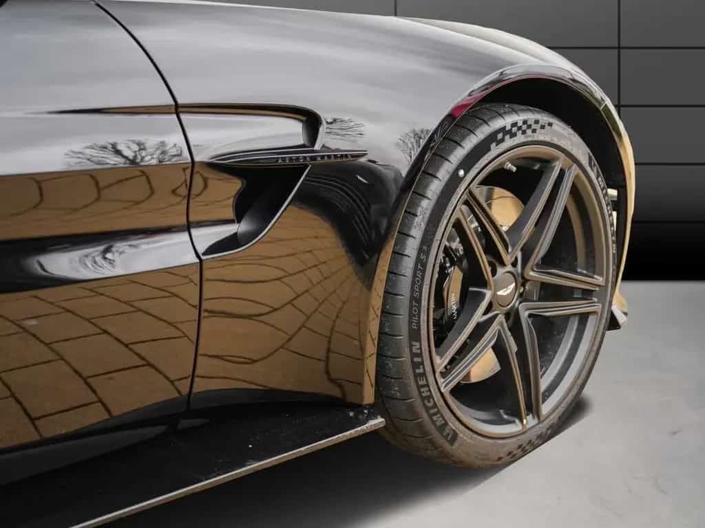 Aston Martin V8 Vantage Roadster null-photo-4
