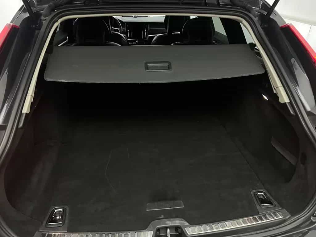 Volvo V90 Cross Country D5 ALLRAD / 1.HD /235PS /B&W 03/2017-photo-12