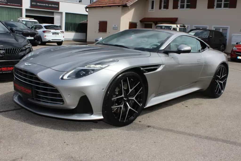 Aston Martin DB12 Coupe 04/2026-photo-0
