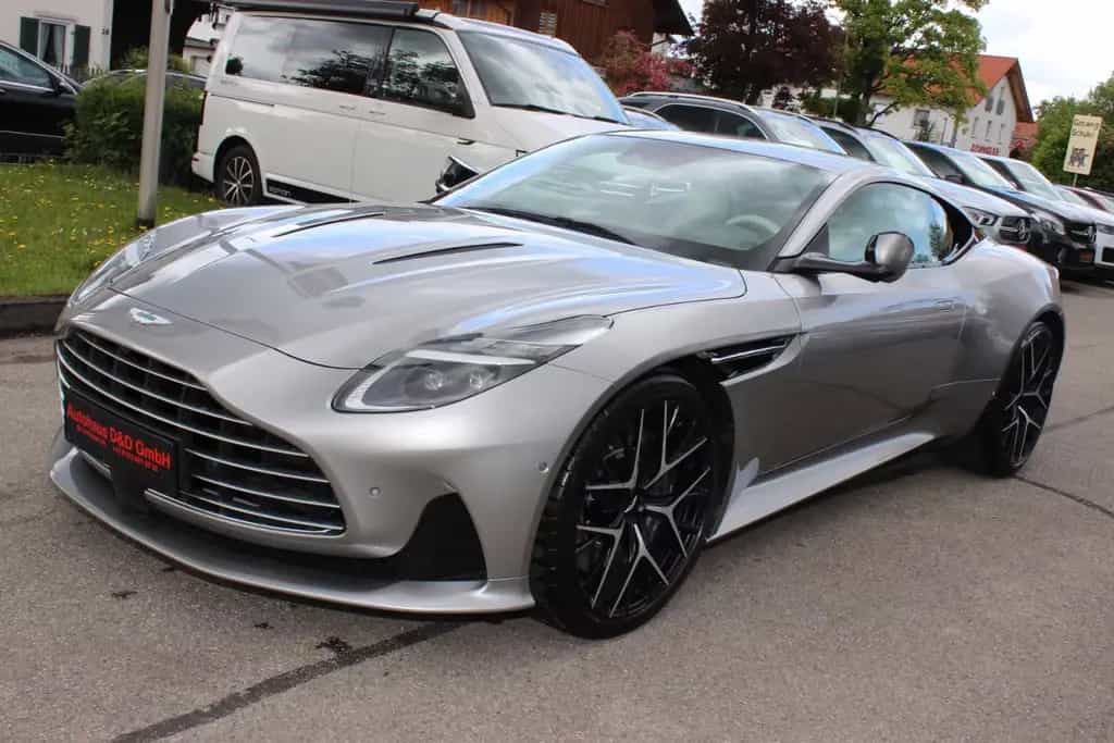 Aston Martin DB12 Coupe 04/2026-photo-1