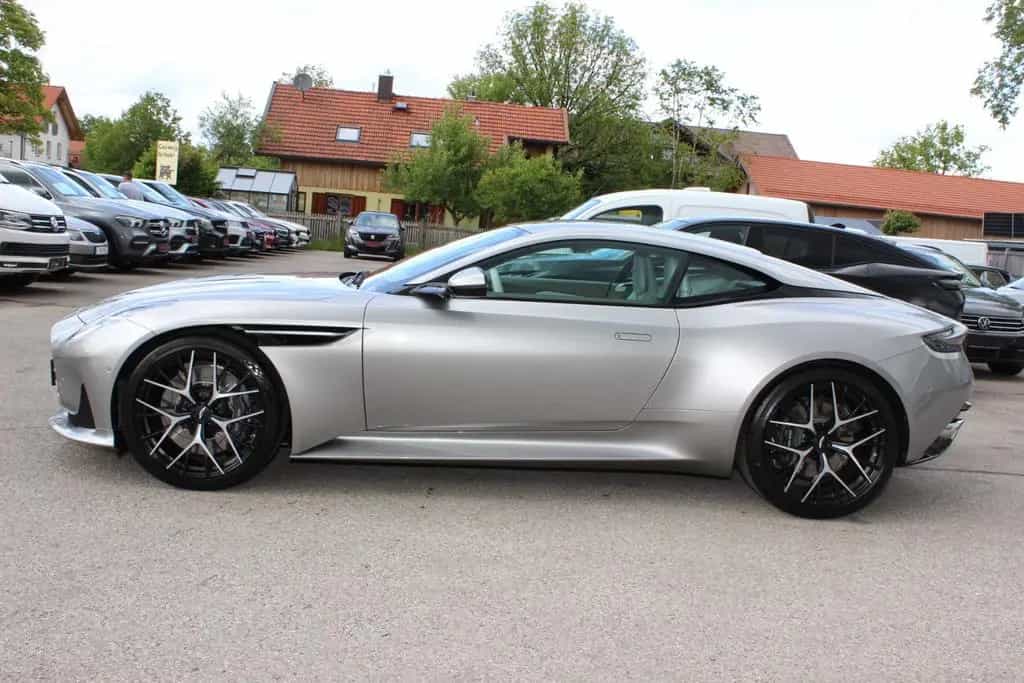 Aston Martin DB12 Coupe 04/2026-photo-10