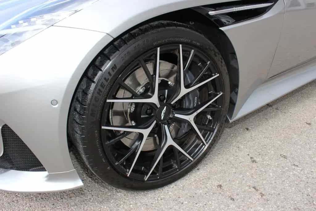 Aston Martin DB12 Coupe 04/2026-photo-13