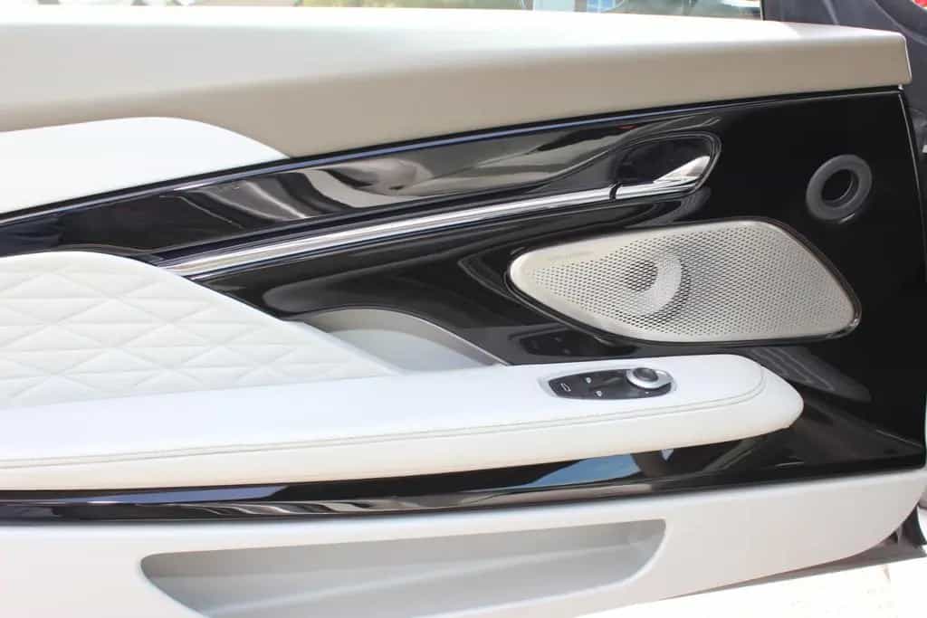 Aston Martin DB12 Coupe 04/2026-photo-14