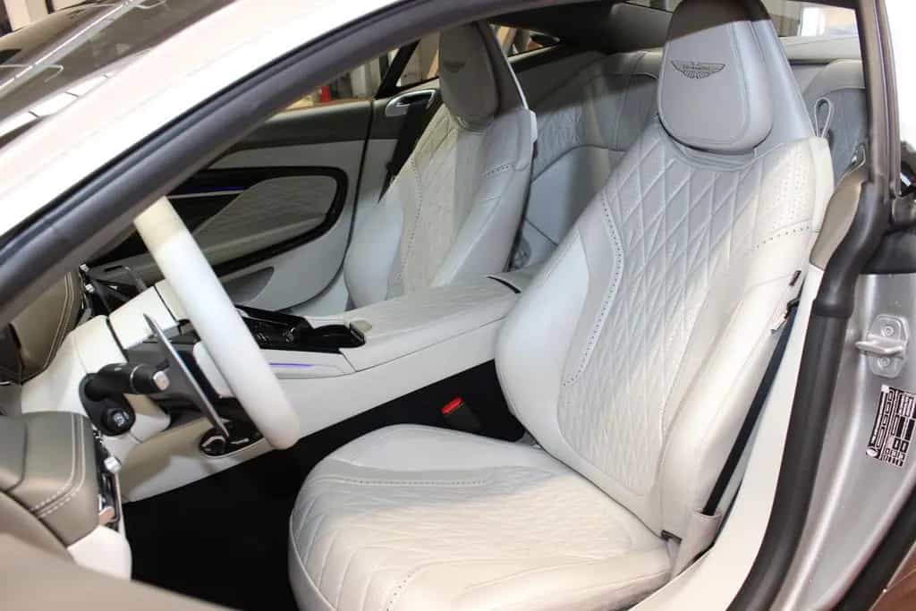 Aston Martin DB12 Coupe 04/2026-photo-15