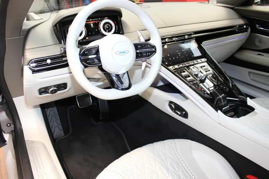 Aston Martin DB12 Coupe 04/2026-photo-16
