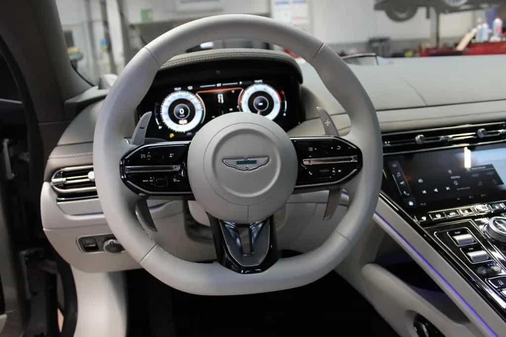 Aston Martin DB12 Coupe 04/2026-photo-19