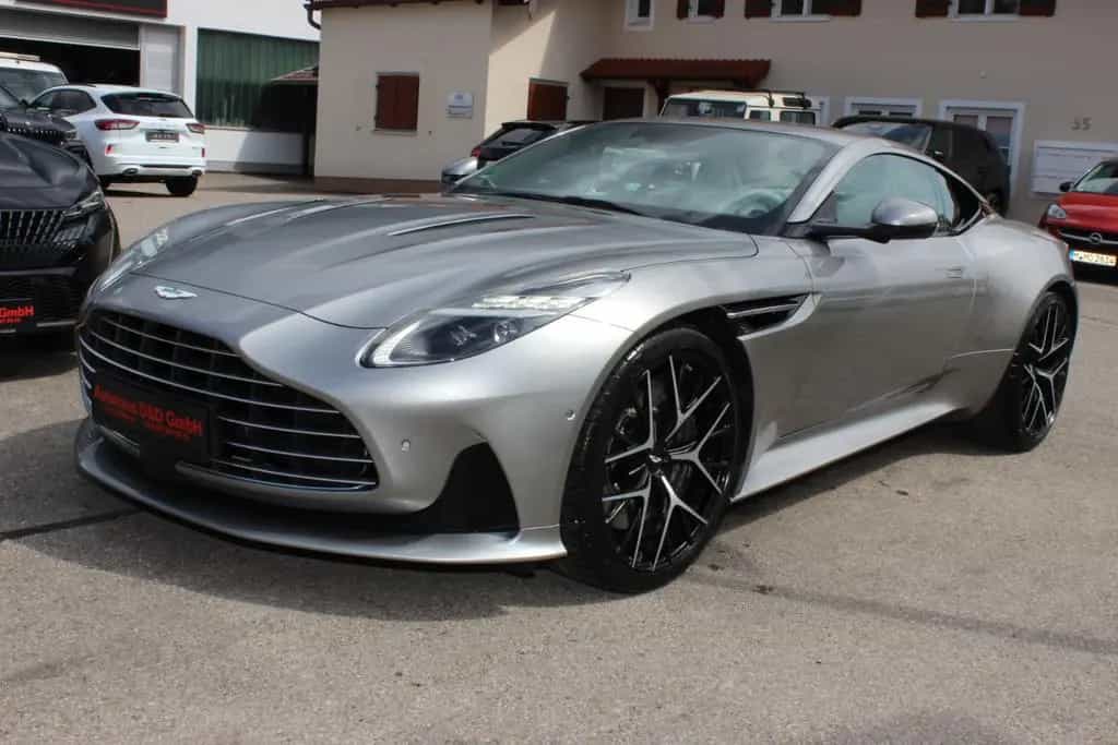 Aston Martin DB12 Coupe 04/2026-photo-3