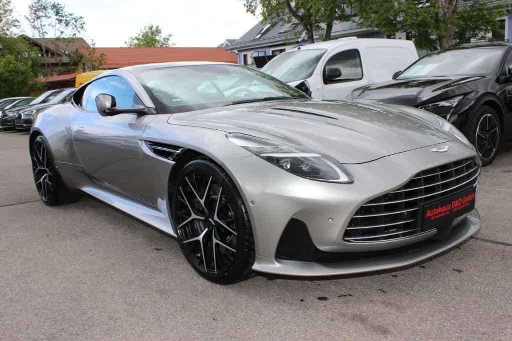 Aston Martin DB12 Coupe 04/2026-photo-5