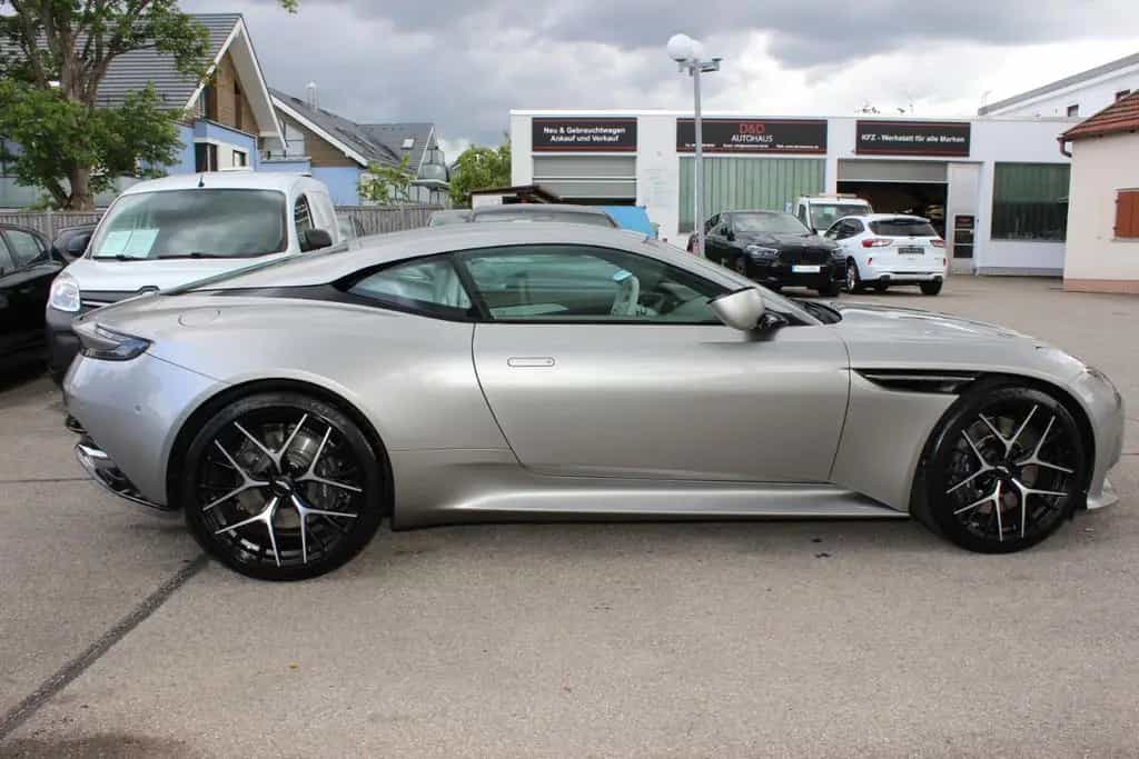 Aston Martin DB12 Coupe 04/2026-photo-6