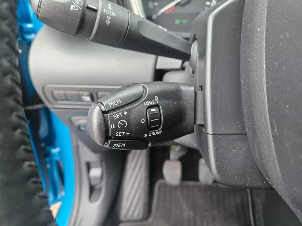Citroën C3 Aircross Shine PT 130 Pano-Dach*HUD*NAVI*Andr 03/2018-photo-17