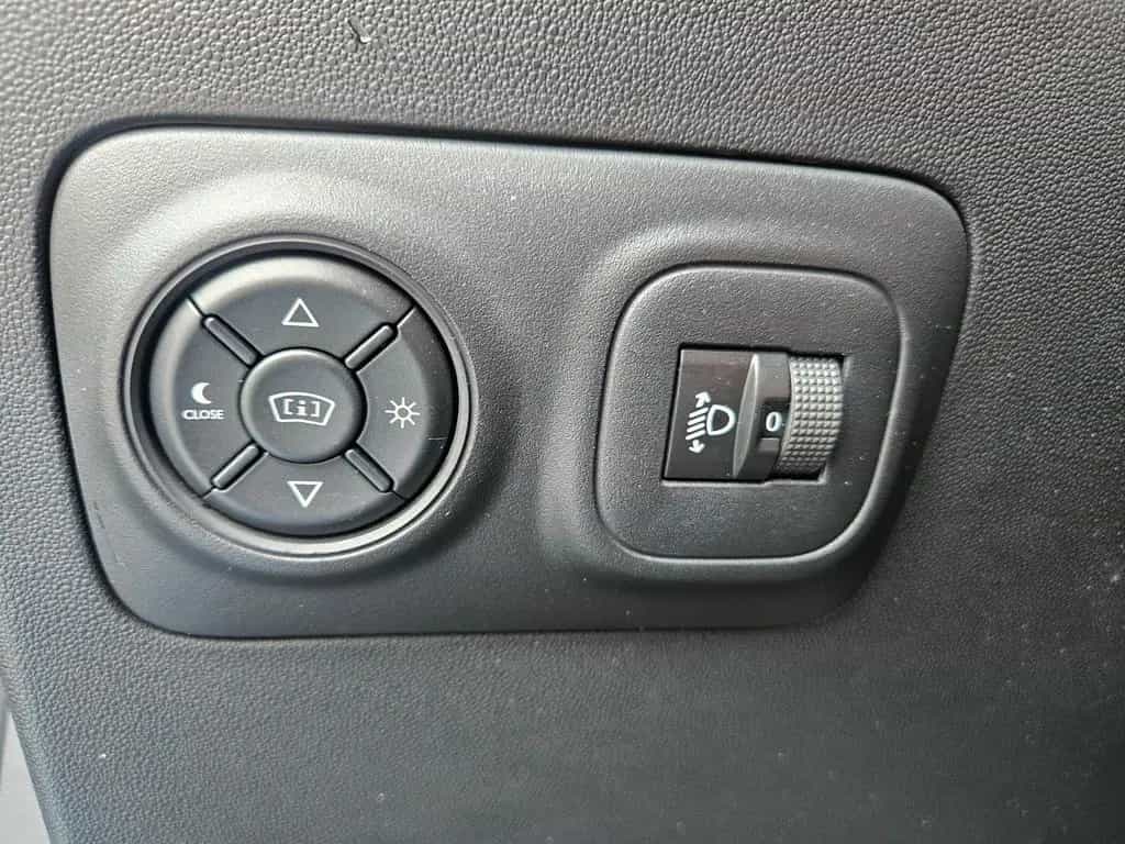 Citroën C3 Aircross Shine PT 130 Pano-Dach*HUD*NAVI*Andr 03/2018-photo-18