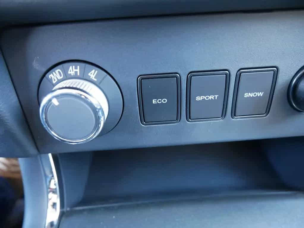 DFSK Rich 6 4 x4 Autom. DOKA AHK ALLwetter Leder USB 01/2026-photo-4