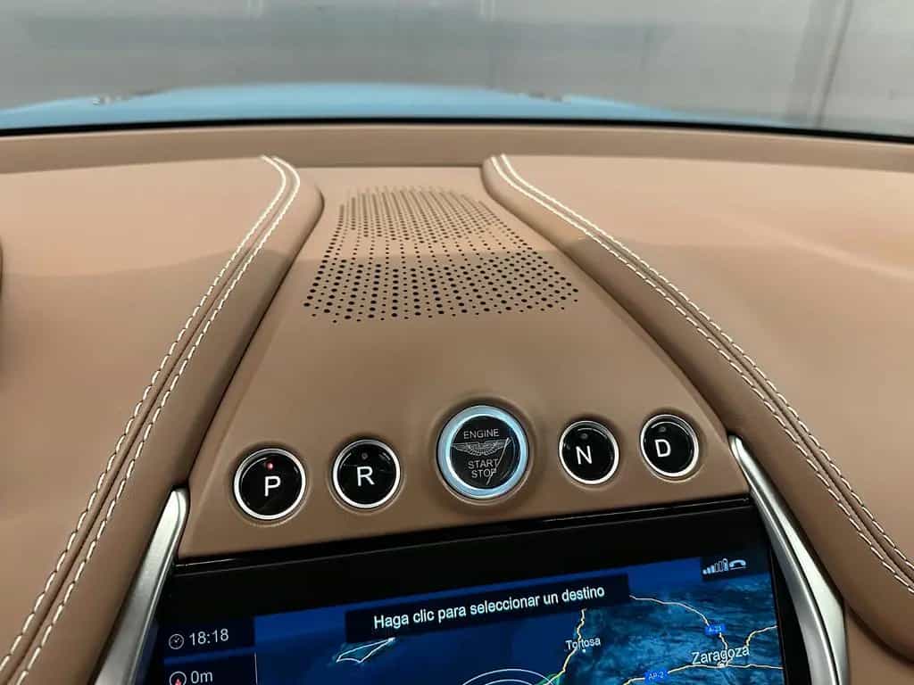 Aston Martin DBX 707 4.0 V8 02/2023-photo-24