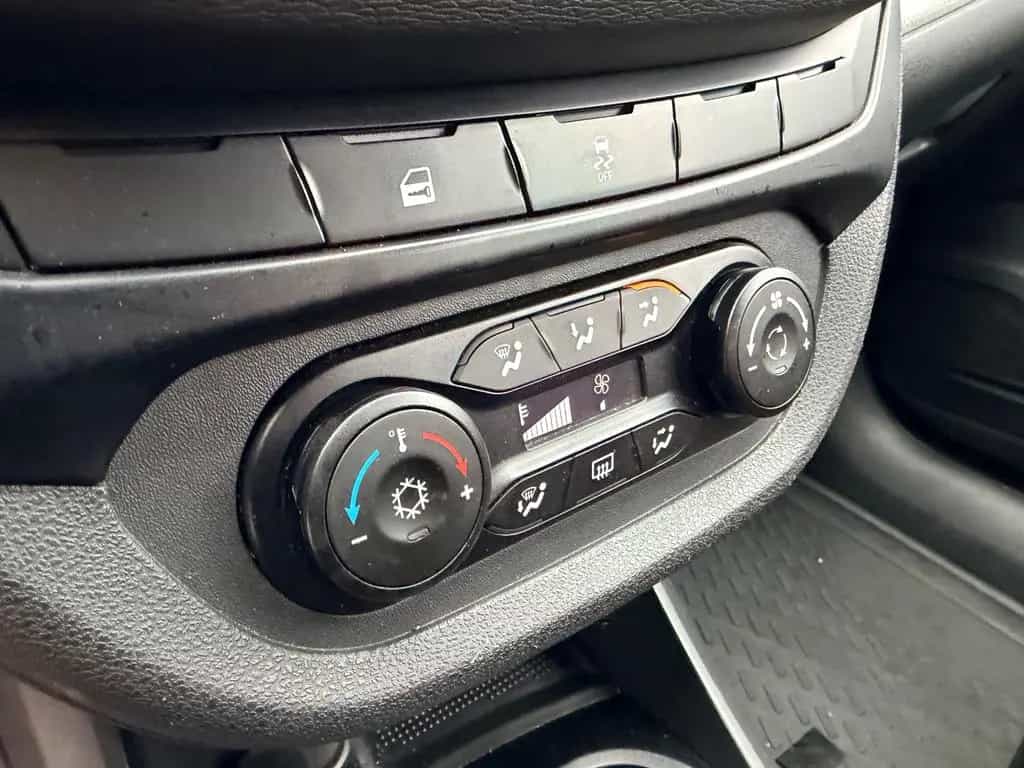 Lada Vesta *Klima*Temp.*SHZ*2.Hand* 04/2018-photo-9