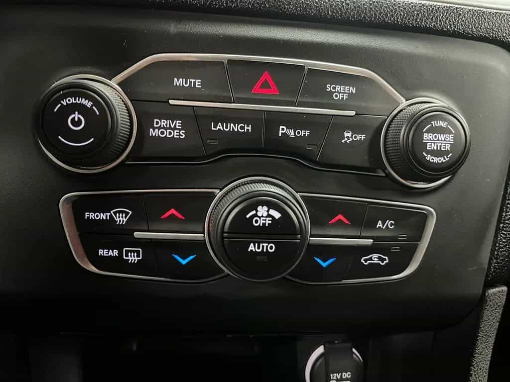 Dodge Charger 6,4l V8 *NAVI / KAMERA / BEHEIZ LENK* 01/2020-photo-20