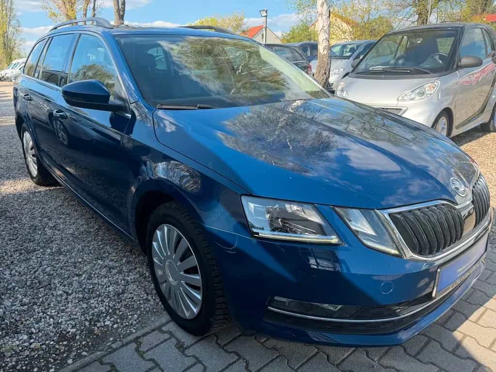 Skoda Octavia Style*1.HD*Pano*Aut*SHZ*Klima*TÜV NEU 01/2018-photo-1