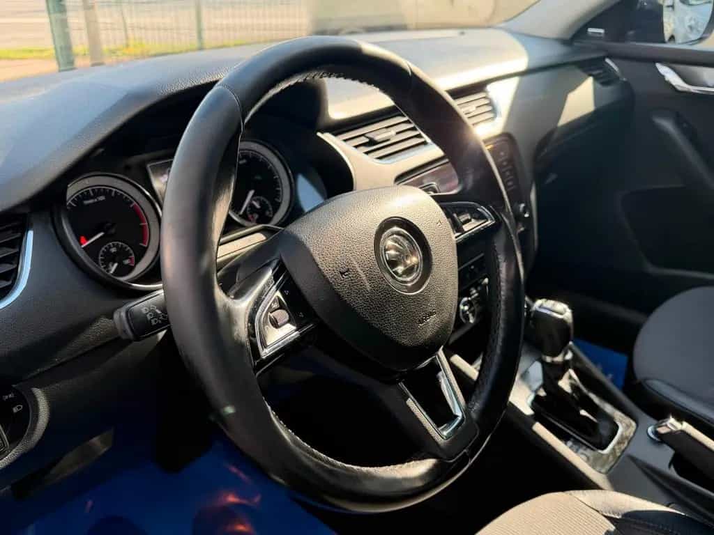 Skoda Octavia Style*1.HD*Pano*Aut*SHZ*Klima*TÜV NEU 01/2018-photo-13