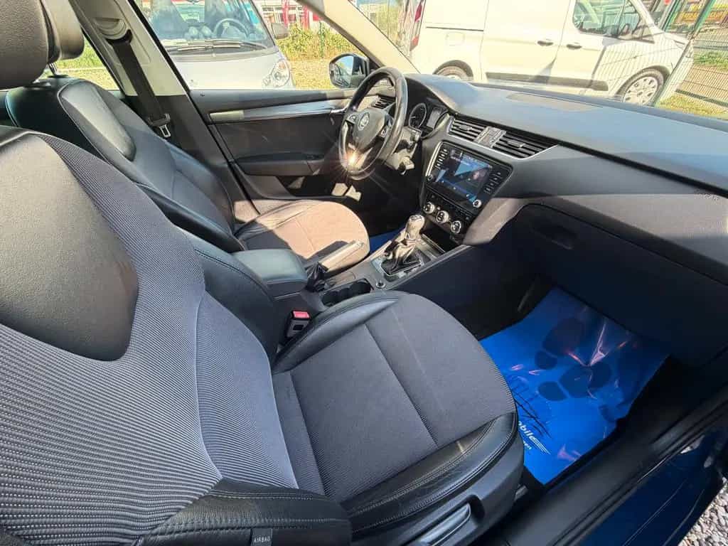 Skoda Octavia Style*1.HD*Pano*Aut*SHZ*Klima*TÜV NEU 01/2018-photo-15