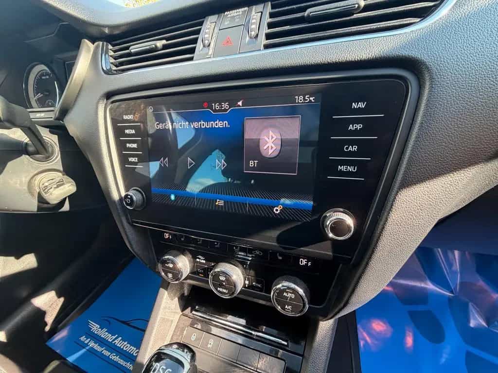 Skoda Octavia Style*1.HD*Pano*Aut*SHZ*Klima*TÜV NEU 01/2018-photo-16