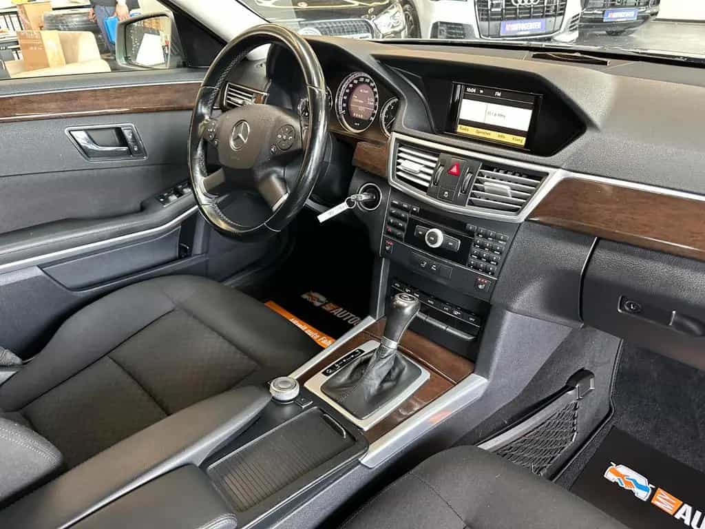 Mercedes-Benz E 220 *Abstandstemp*Navi*TÜV 8/27* 04/2009-photo-37