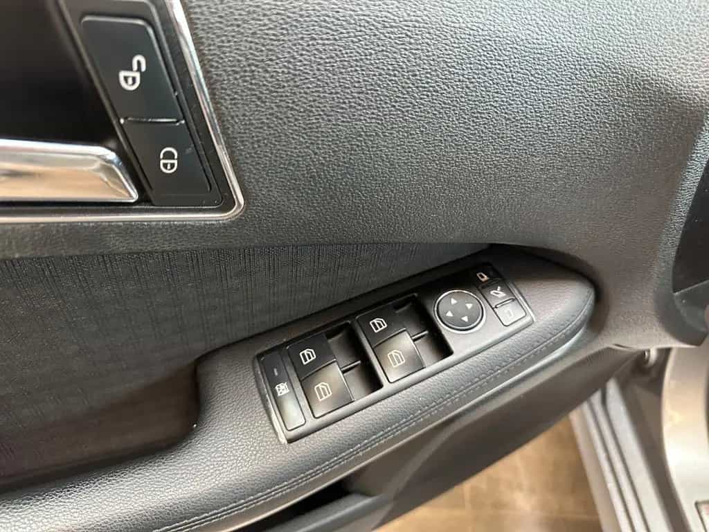 Mercedes-Benz E 220 *Abstandstemp*Navi*TÜV 8/27* 04/2009-photo-41