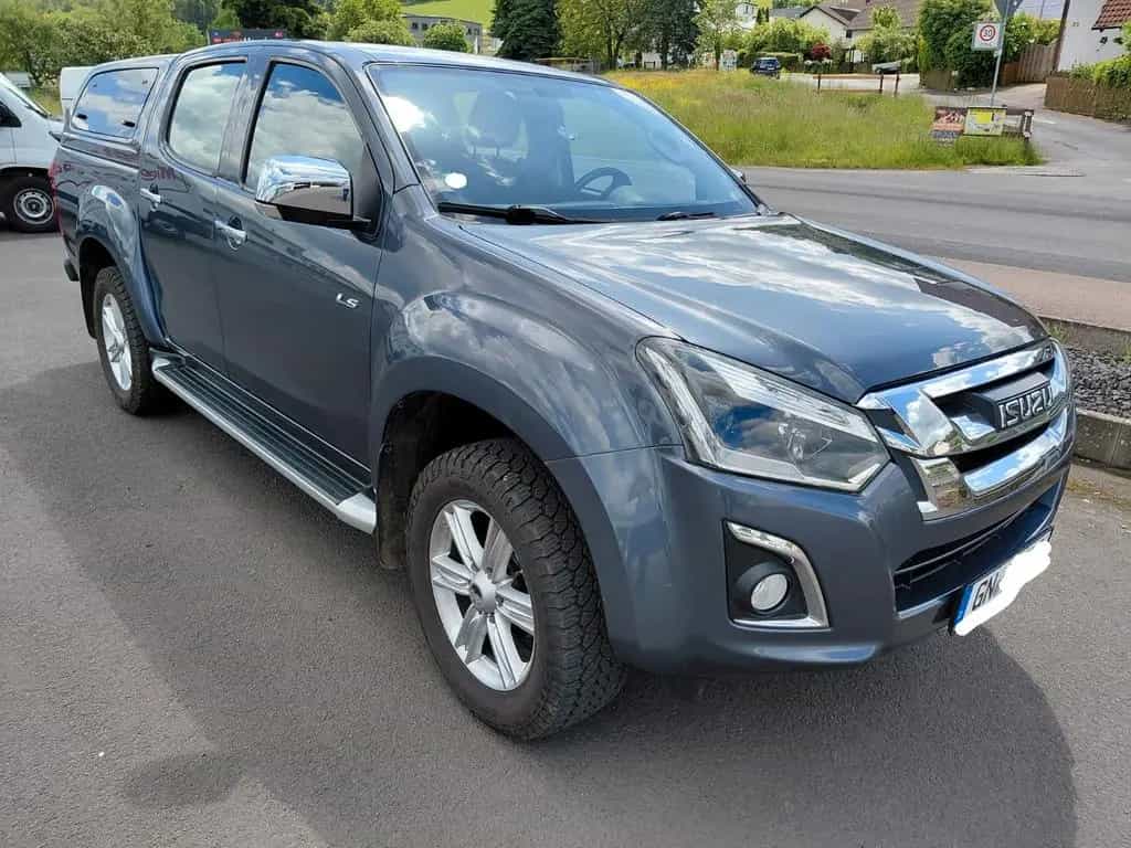 Isuzu D-Max II Facel. DblCab Aut AHK 4WD Hardtop Leder 05/2017-photo-1