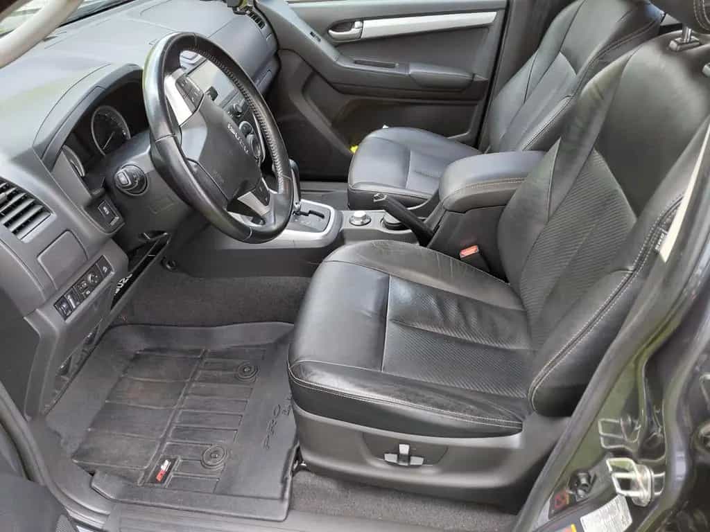 Isuzu D-Max II Facel. DblCab Aut AHK 4WD Hardtop Leder 05/2017-photo-3