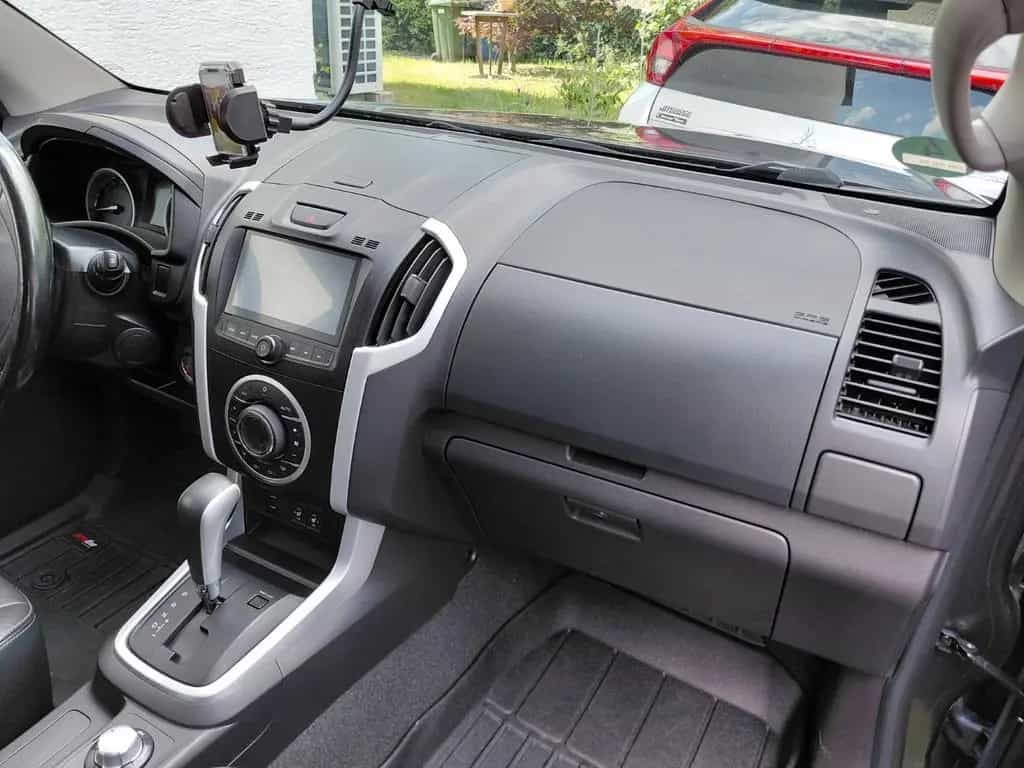 Isuzu D-Max II Facel. DblCab Aut AHK 4WD Hardtop Leder 05/2017-photo-4
